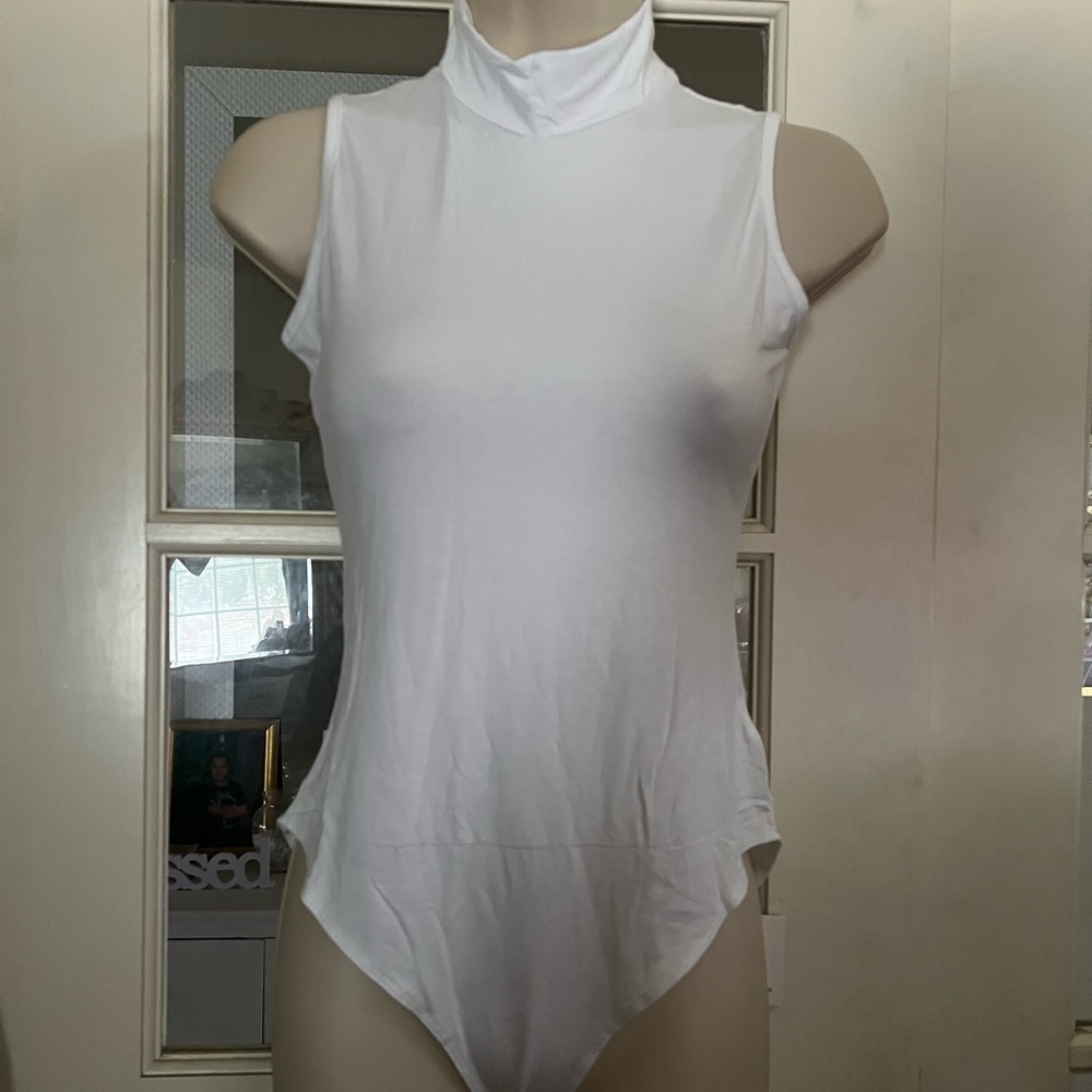 Mangopop women’s high neck sleeveless bodysuit. Size small
